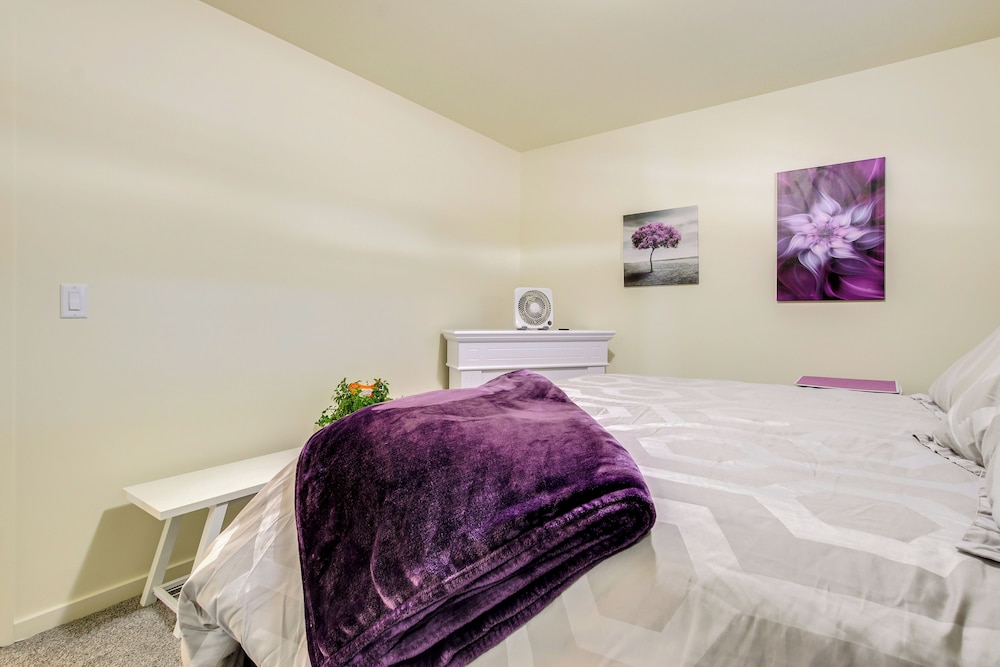 2 Mi to Lincoln Park Zoo: Family-friendly Home