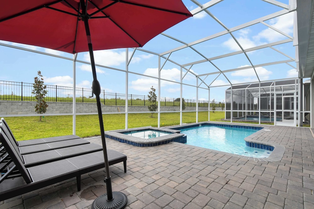 Luxury 10-bedroom Villa in Champions Gate Resort