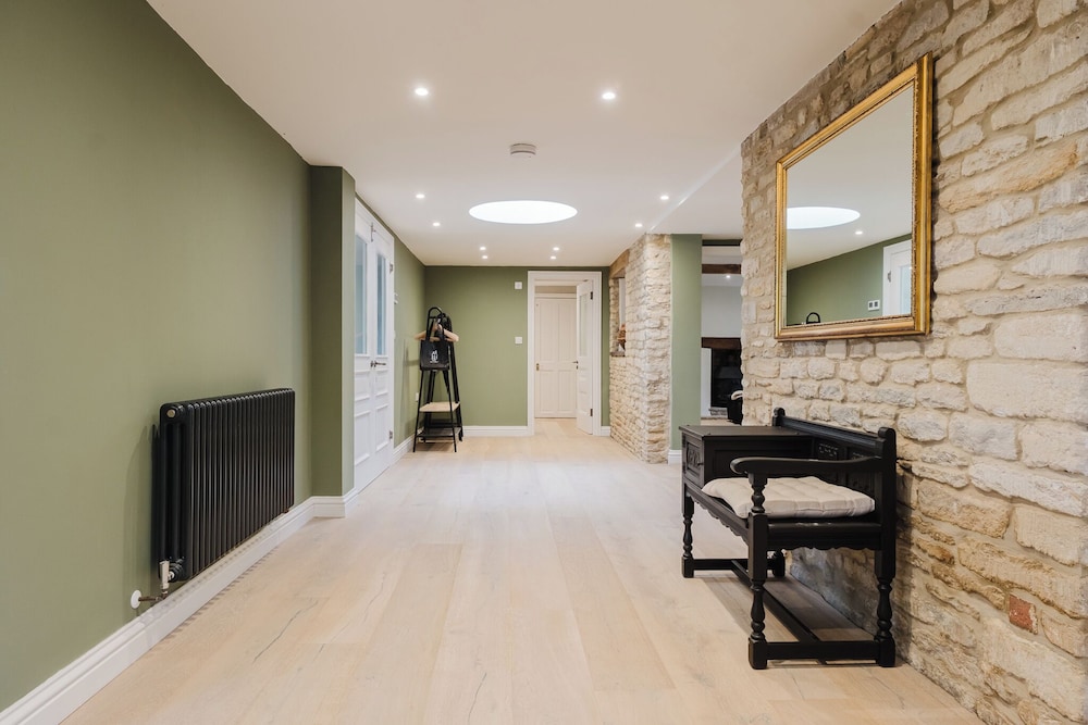 Mulberry Cottage 5BD in Wiltshire