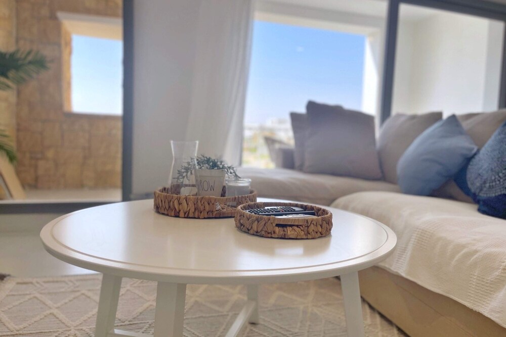 Xuru Stays I Charming & Beautifully Styled 3bdr @ Swan Lake Gouna
