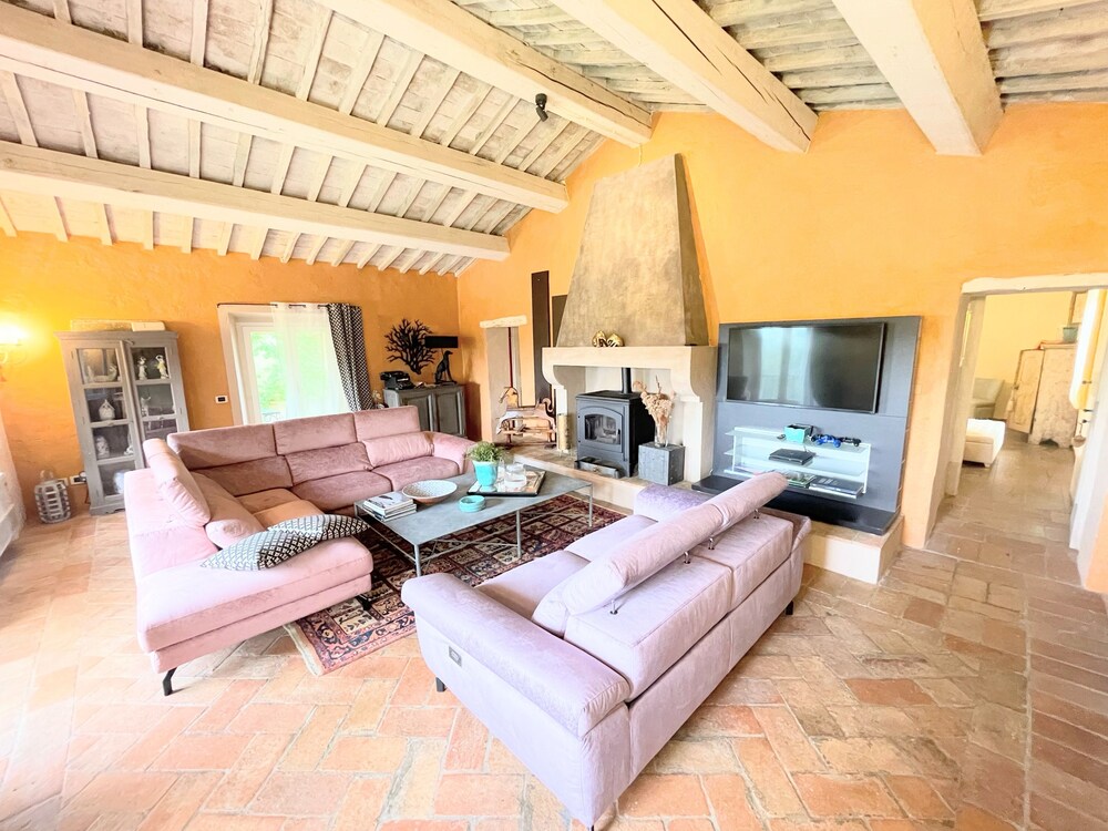 Charming Amazing Tuscany Luxury Villa and Private Pool Sleeps 14 view 4