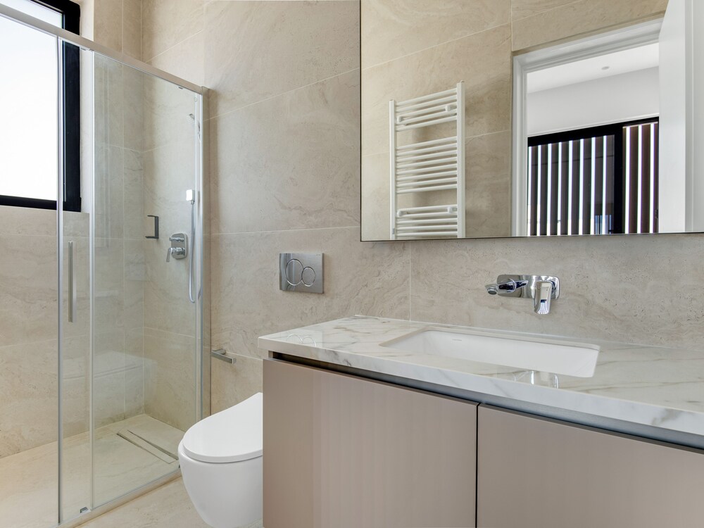 Sanders Konnos Bay Aphrodite - Exquisite 6-bedroom Villa On the Beach Front