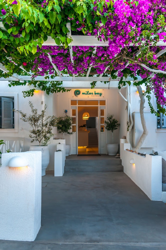 Milos Bay Suites