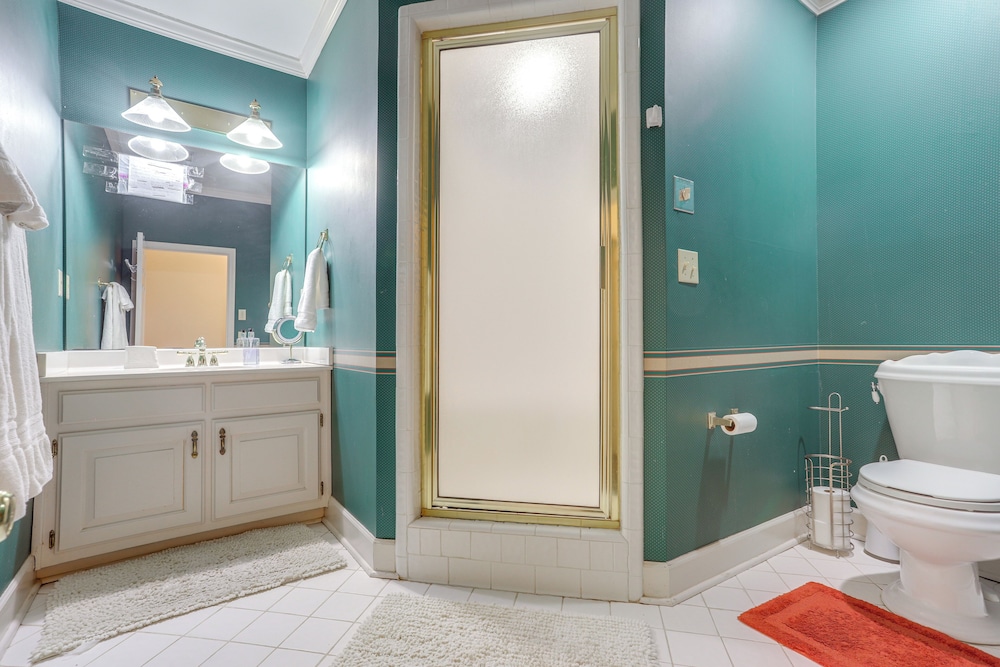 3 Mi to Roswell Riverwalk: Spacious Getaway!