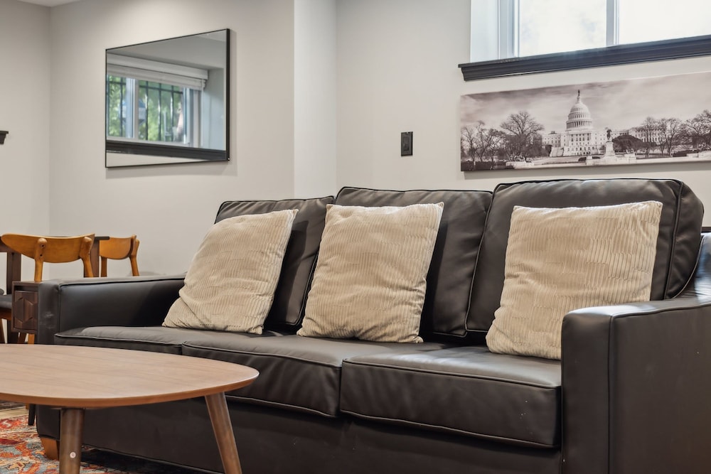 Charming 2BR Townhouse Condo in Heart of DC