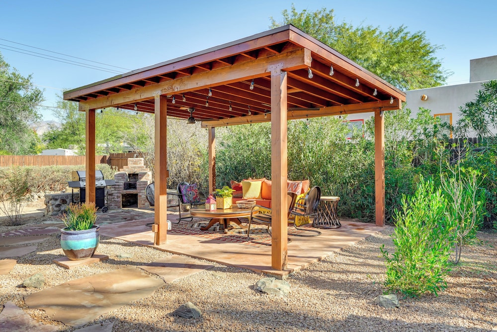 Gazebo, Patios & Grill: Colorful Tucson Retreat!