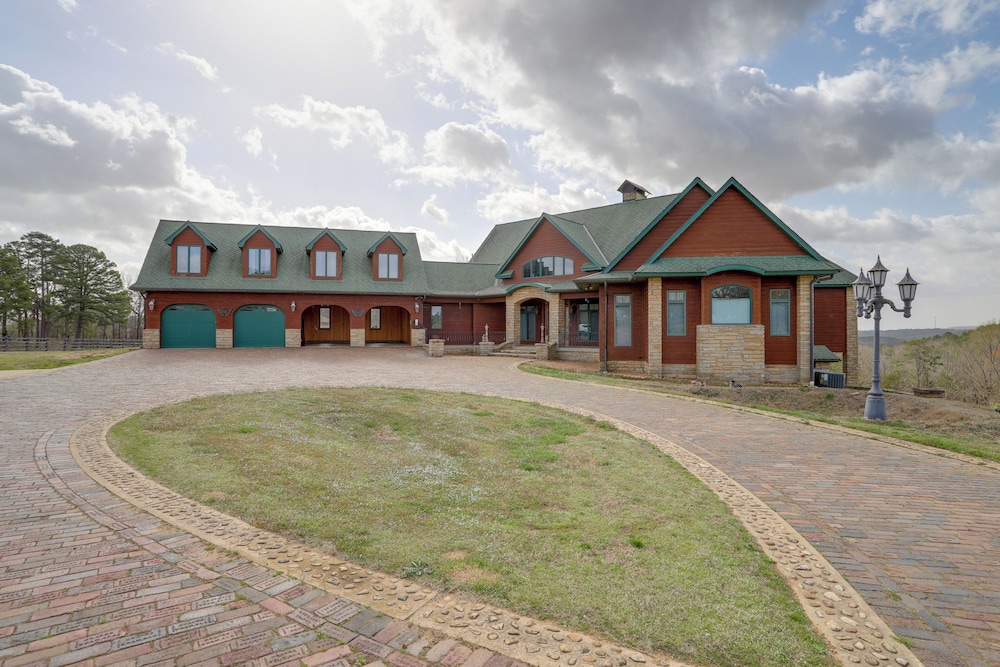 366 Shared Acres, Lake Access: Ozark Getaway!