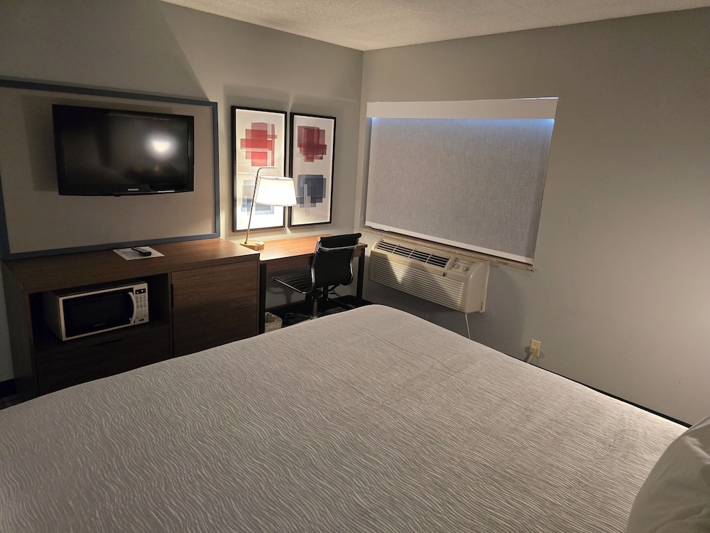 AmericInn by Wyndham Beloit view 4