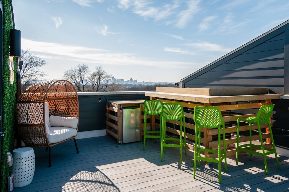 East Nash Lux - 13 Beds City Views