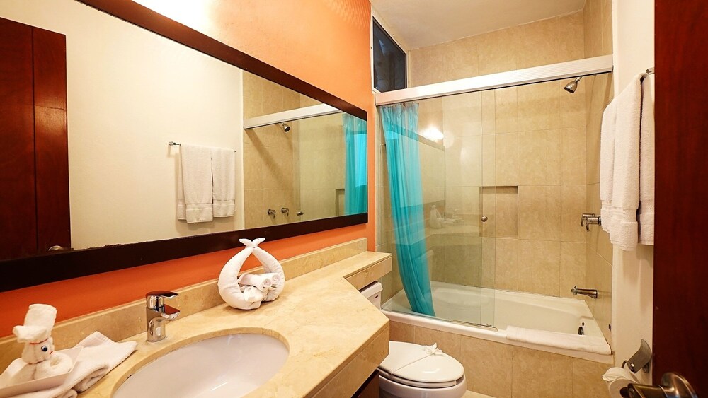 Meridian 107 2 Bedroom Condo by RedAwning view 5