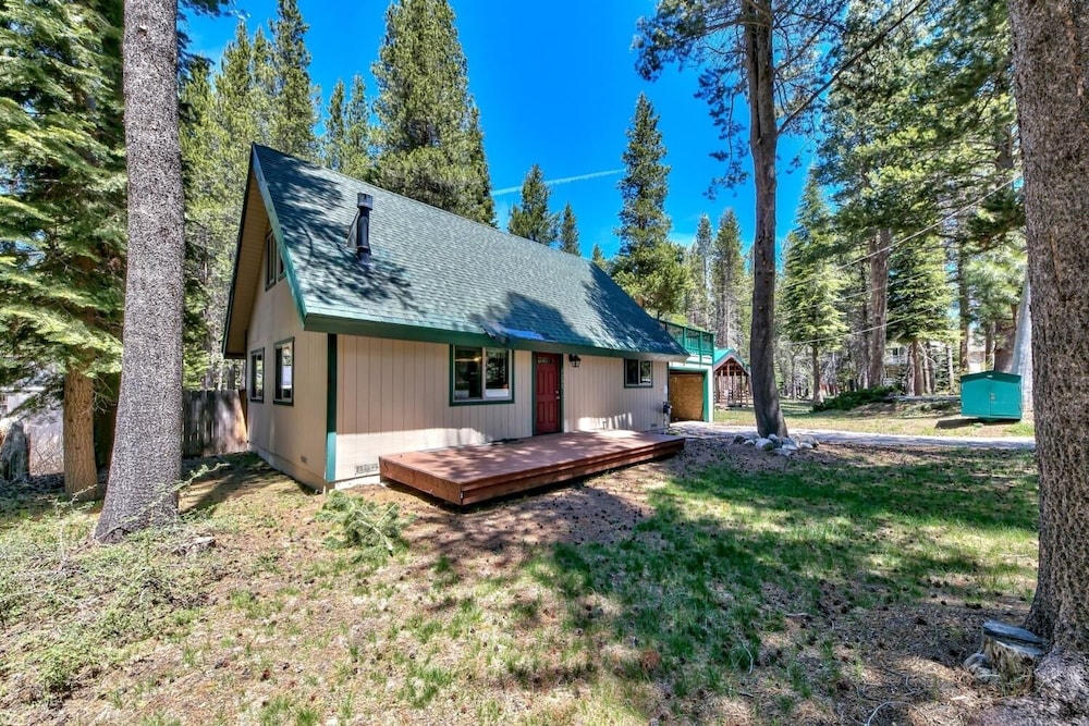 1207s Cabin In The Pines 3 Bedroom Chalet by RedAwning view 5