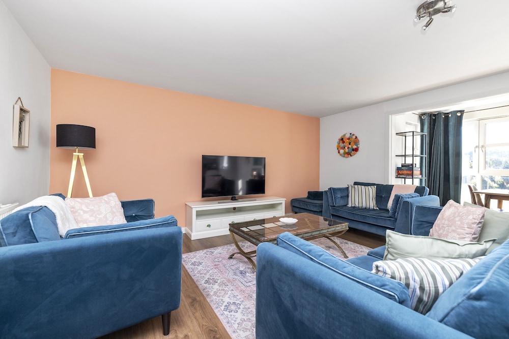 JOIVY Stunning 2-Bed Flat W/ Free Parking