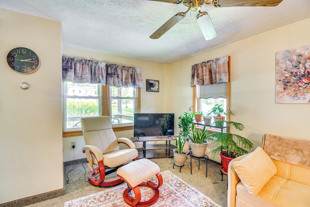 3 Mi to Seneca Lake: Couple's Apt w/ River Access