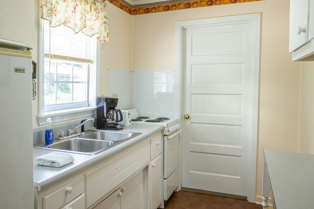 The Chimney Rock Inn & Cottages