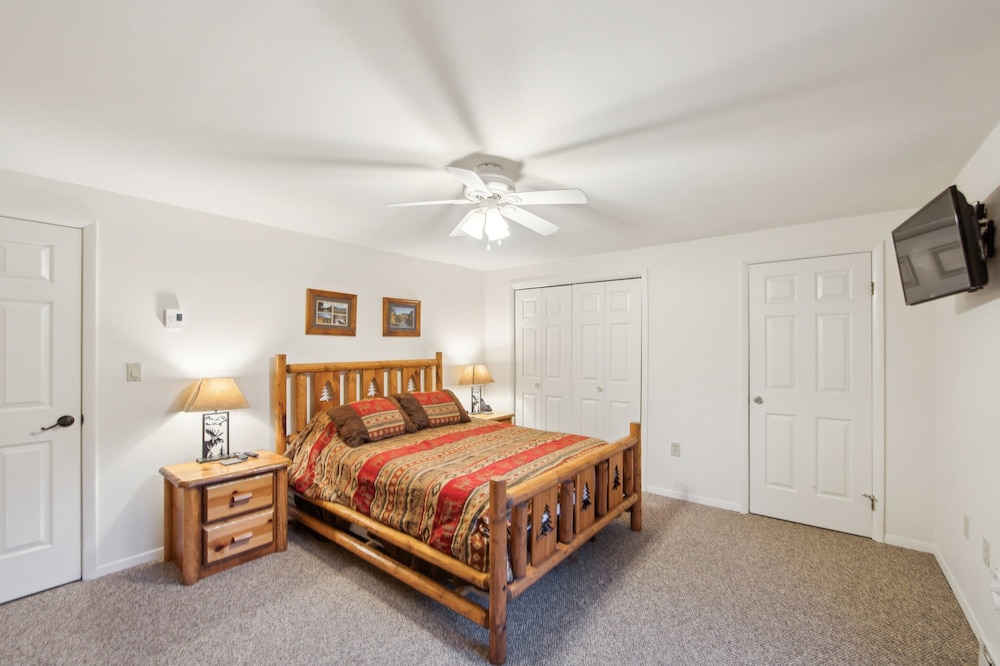 Tahawus 74I - A Cozy Adirondack Retreat 2 Bedroom Townhouse by The Summit at Gore Mountain