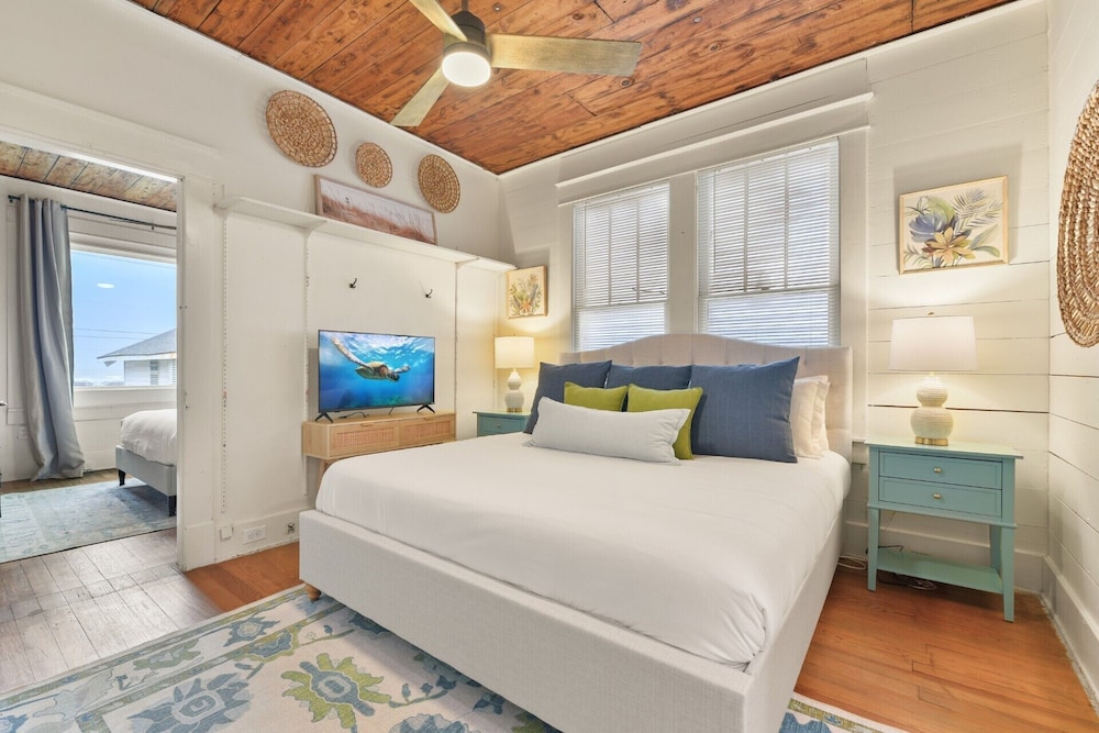 The Grand on Ave O by Ryson Vacation Rentals