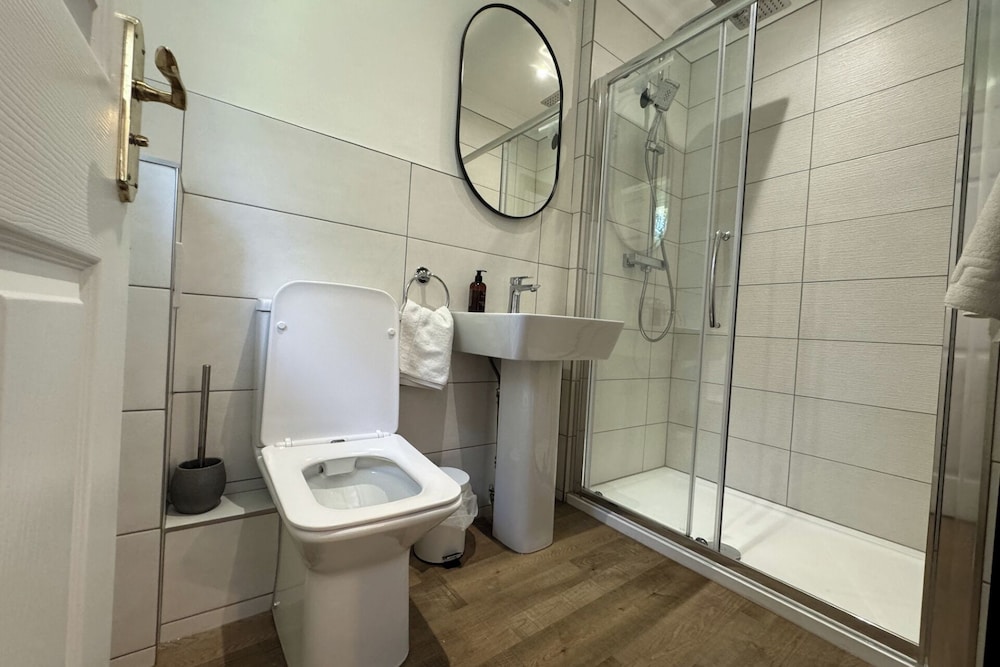 3BR Cosy Coastal Cottage With Wifi, Parking