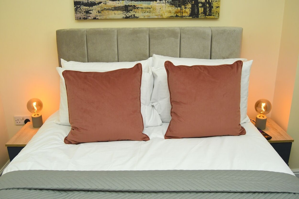 Warrington Suites by Relax Stays
