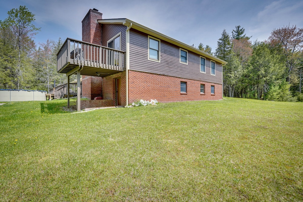 6 Mi to Hunter Mtn: Winter Retreat w/ Hot Tub! view 4
