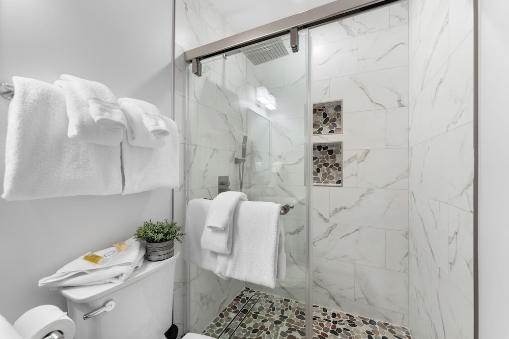 Tennis Townhome #1327 : 2, 225