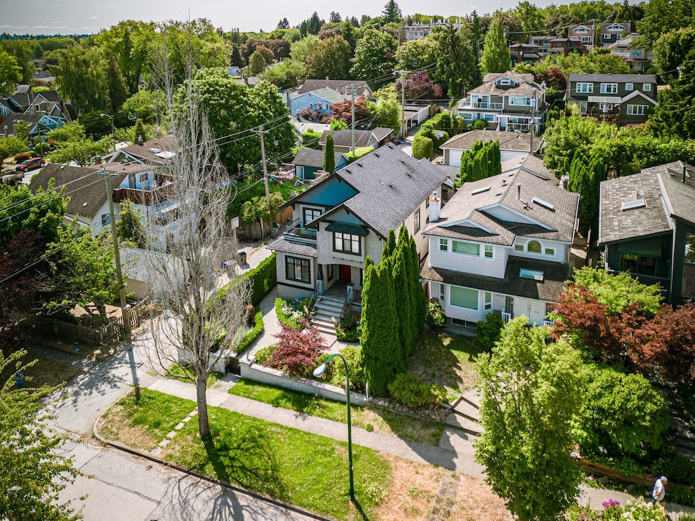 Elegant & Cozy Escape West Vancouver