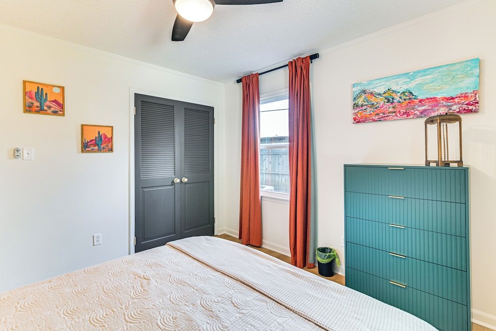 Pet-friendly Home w/ Yard, 1 Mi to Decatur Mall
