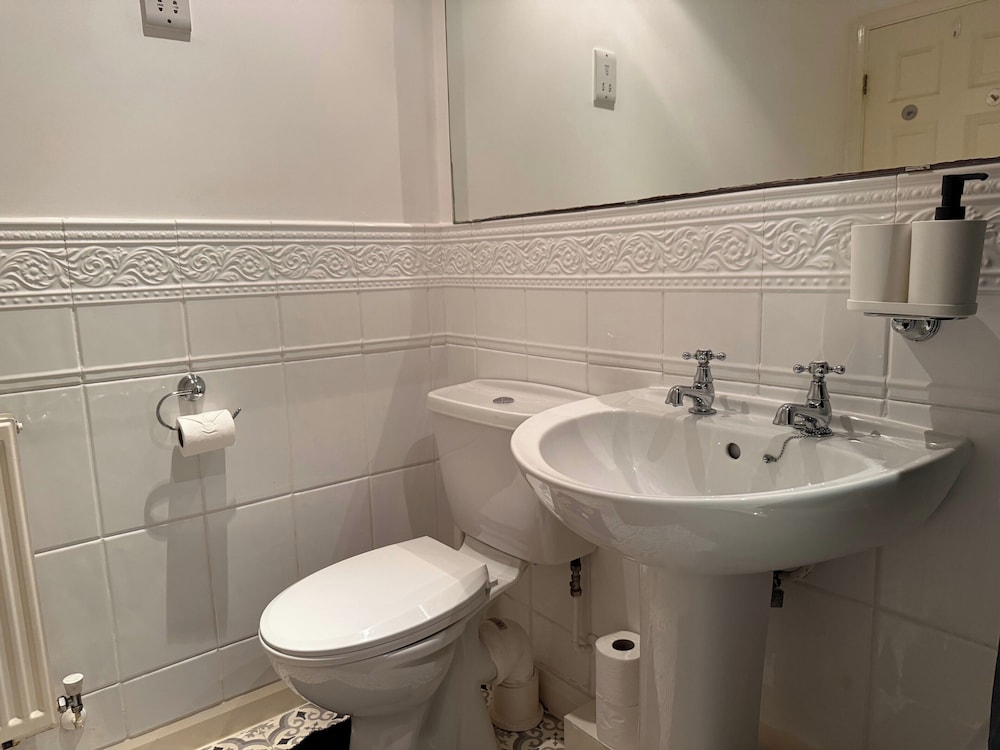 Coventry - 3 Beds - Pet Friendly - Free Parking