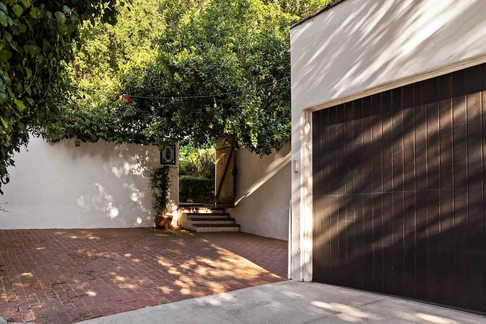 Hollywood Hideaway by Boutique