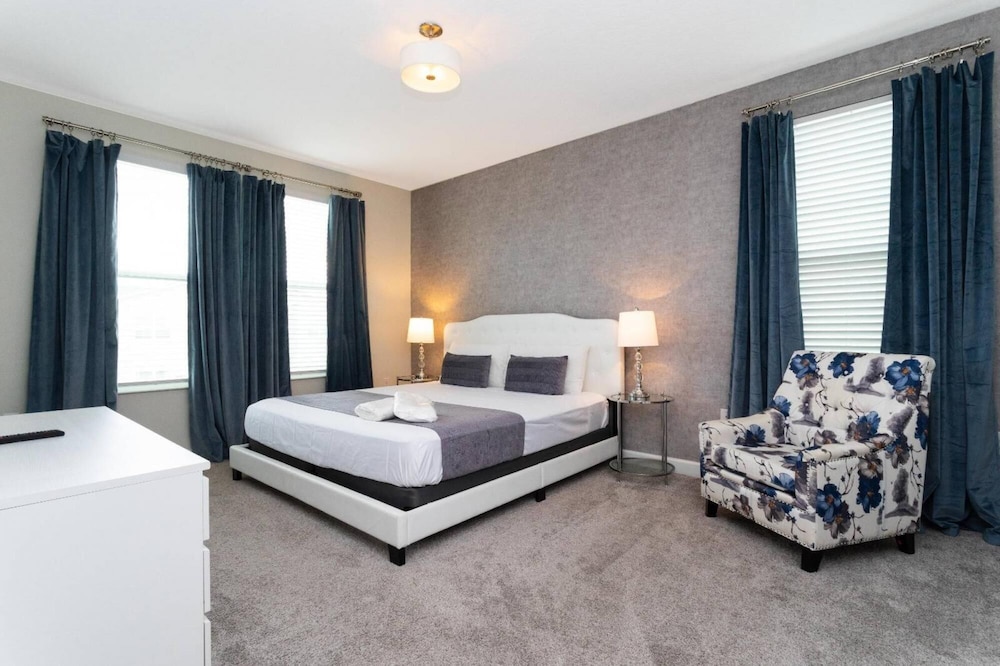 Wonderful 6bd 5bat w Golf Course Championsgate view 4