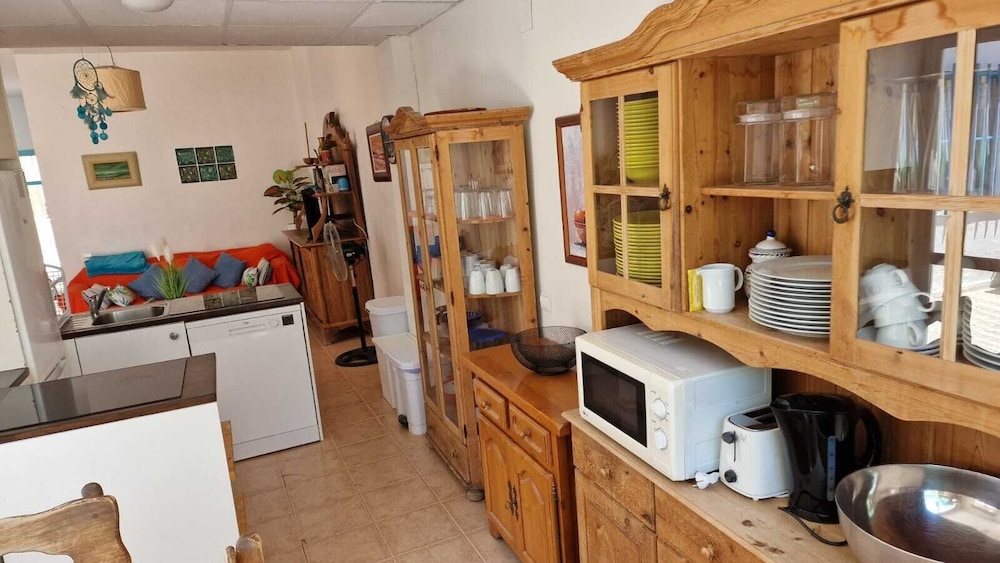 House With Exclusive Pool and Garden 7 min Walk From the Beach and the Center