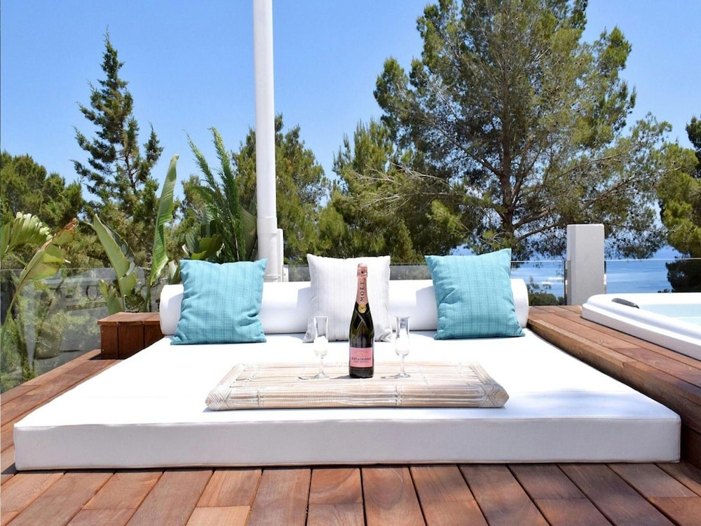 Magnificent Villa With Heated Pool