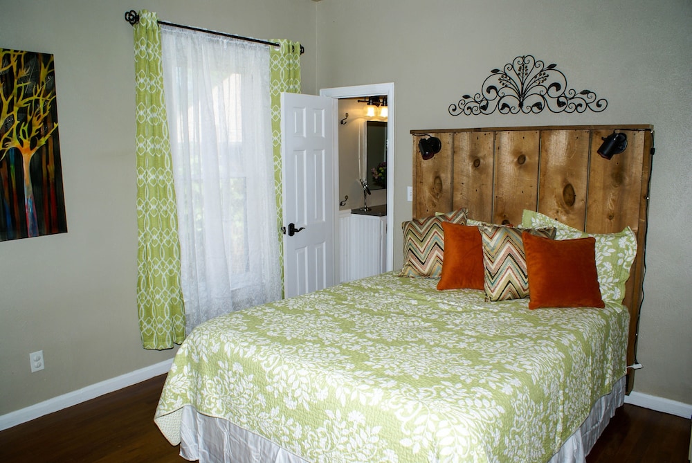 My Home Is Your Home 2 Bedroom Home view 3