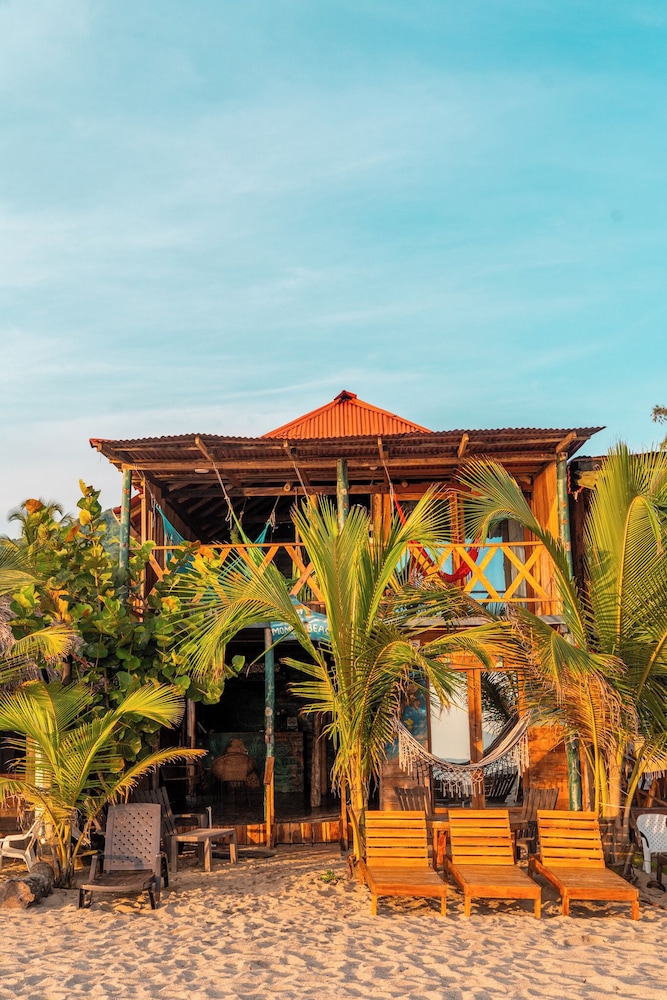 The Mompe Hostal Beach