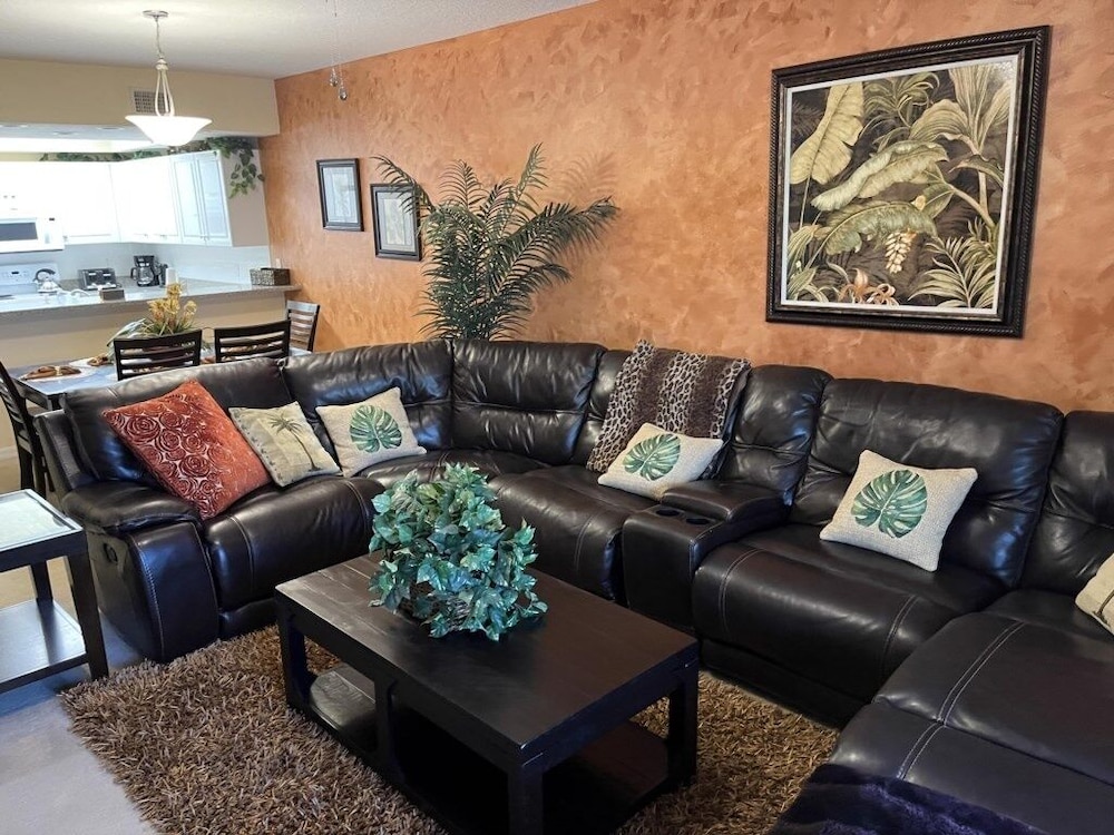 Kid Friendly Condo With Pool, Basketball, Bocce, Hot Tub, And More! 3 Bedroom Condo