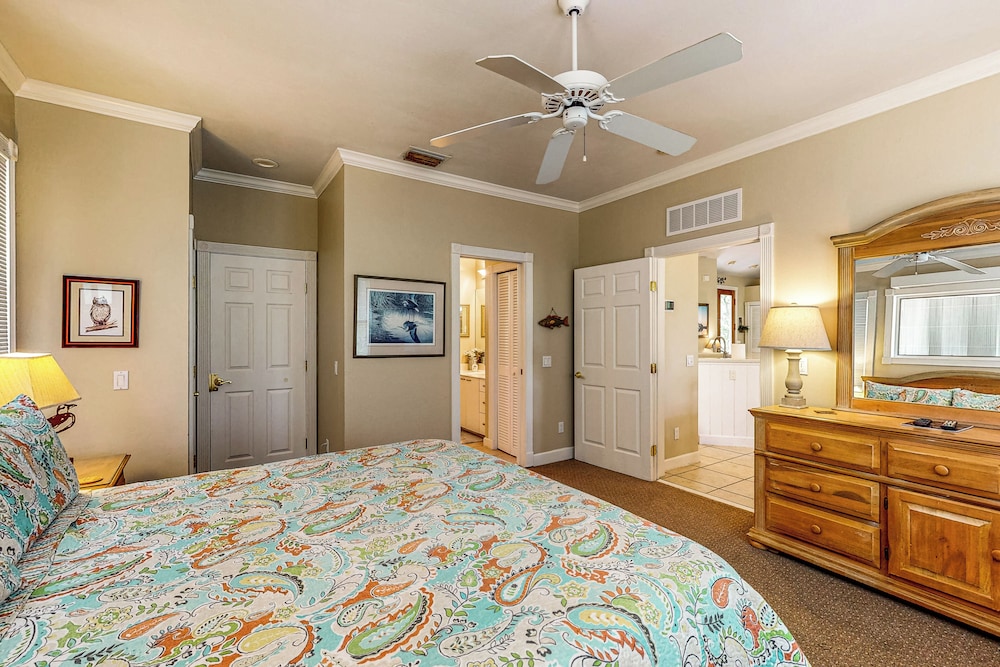 Charming Suwanee House and Bungalow!