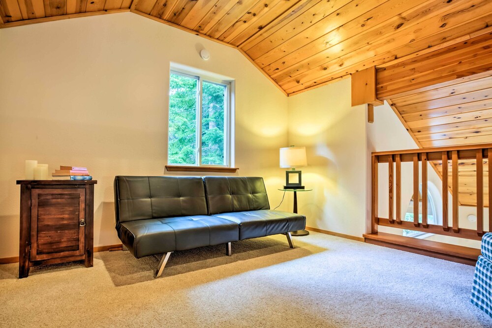 Lake Tahoe Vacations - Tahoe Donner Cabin: Deck, Trail Access, EV Charger - Property Image 17