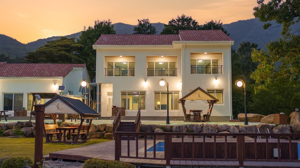 Namhae Familyae Pension view 5