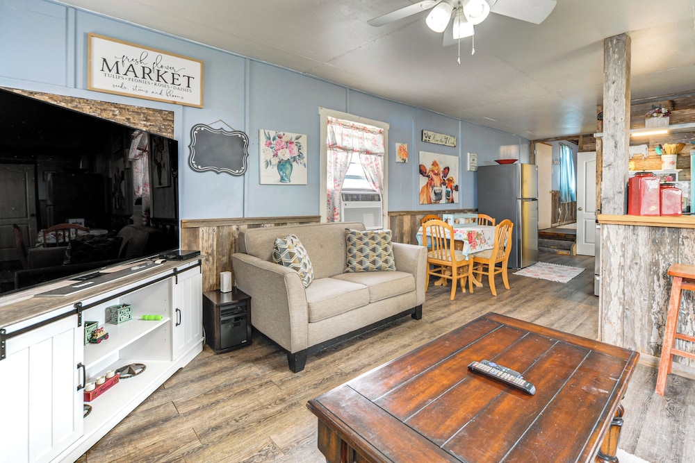 Walk to Lake Buchanan: Cottage Near Wineries!