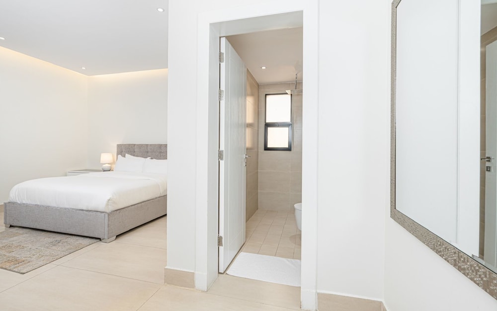 Stylish& Modern Apartment in Alwadi