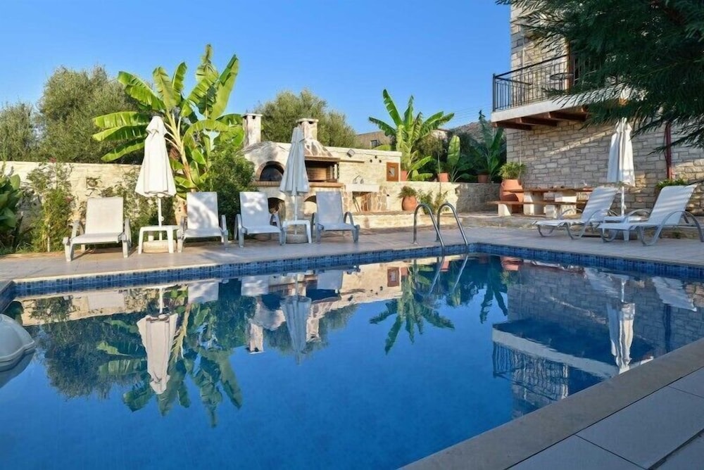 Villa Ahlades