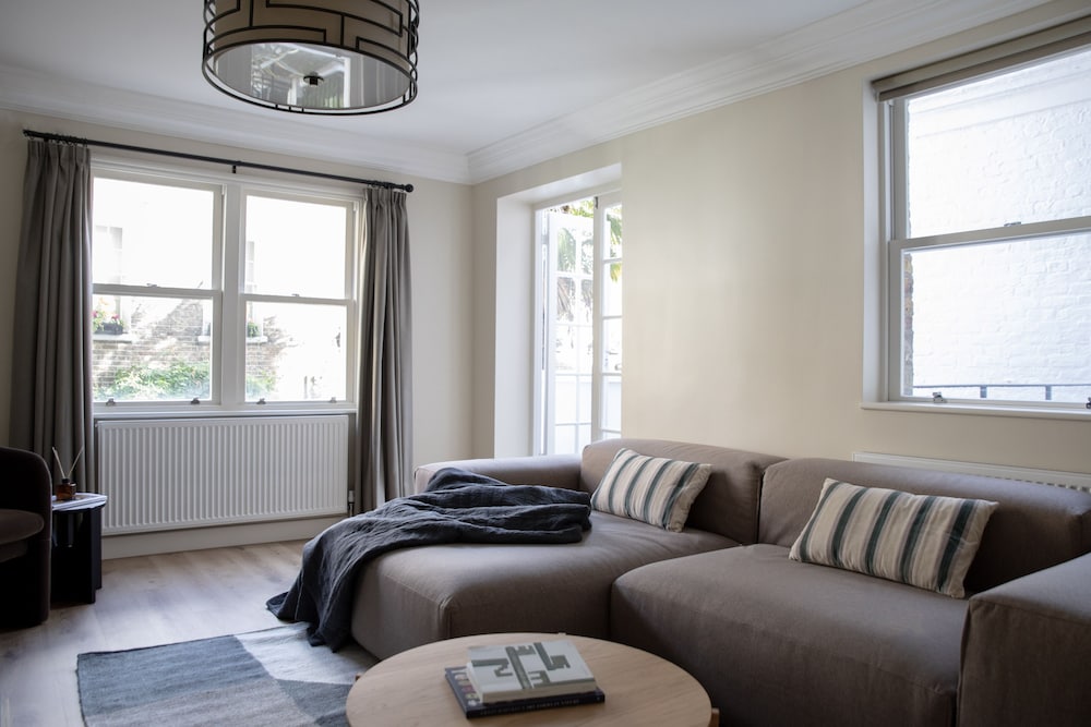 Gulaid House Knightsbridge by Bob W London