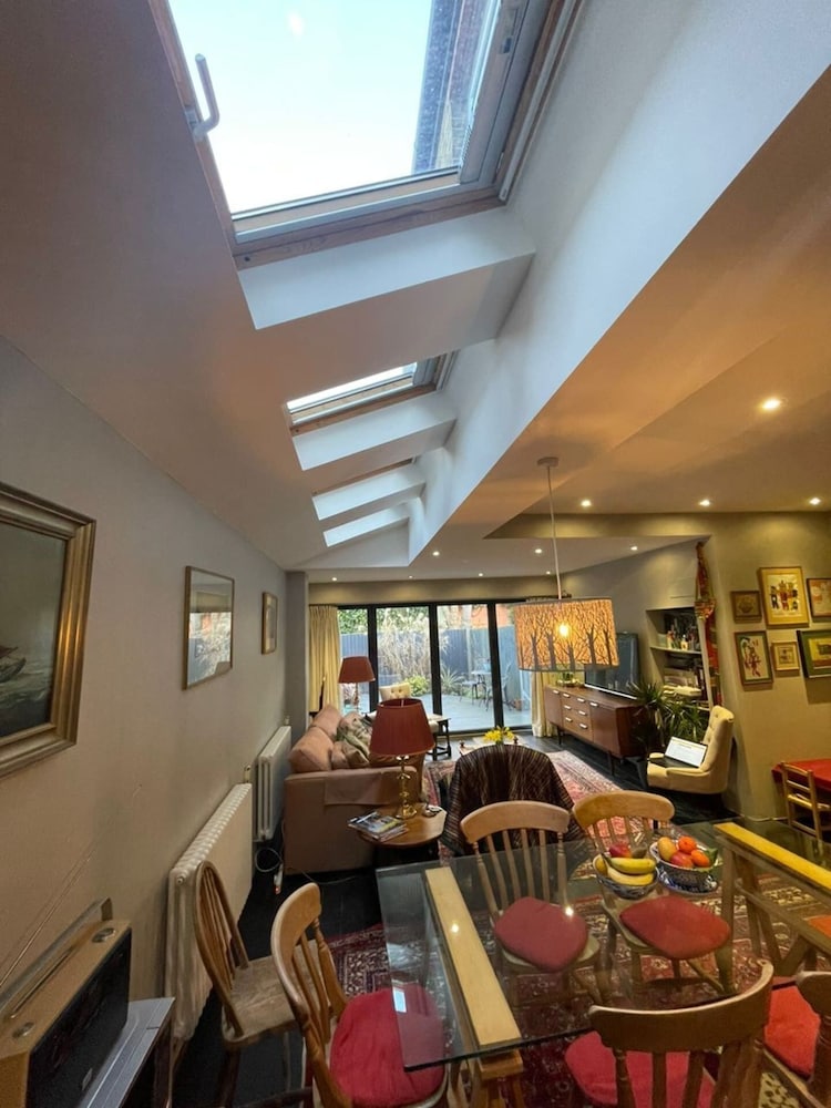 Luxurious 1 Bedroom Flat With Private Garden