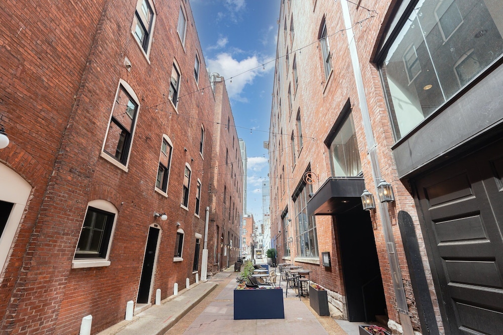 Maison Modiste - Walk to Broadway & Printers Alley
