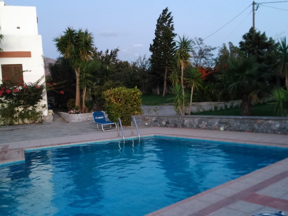 Photo 10