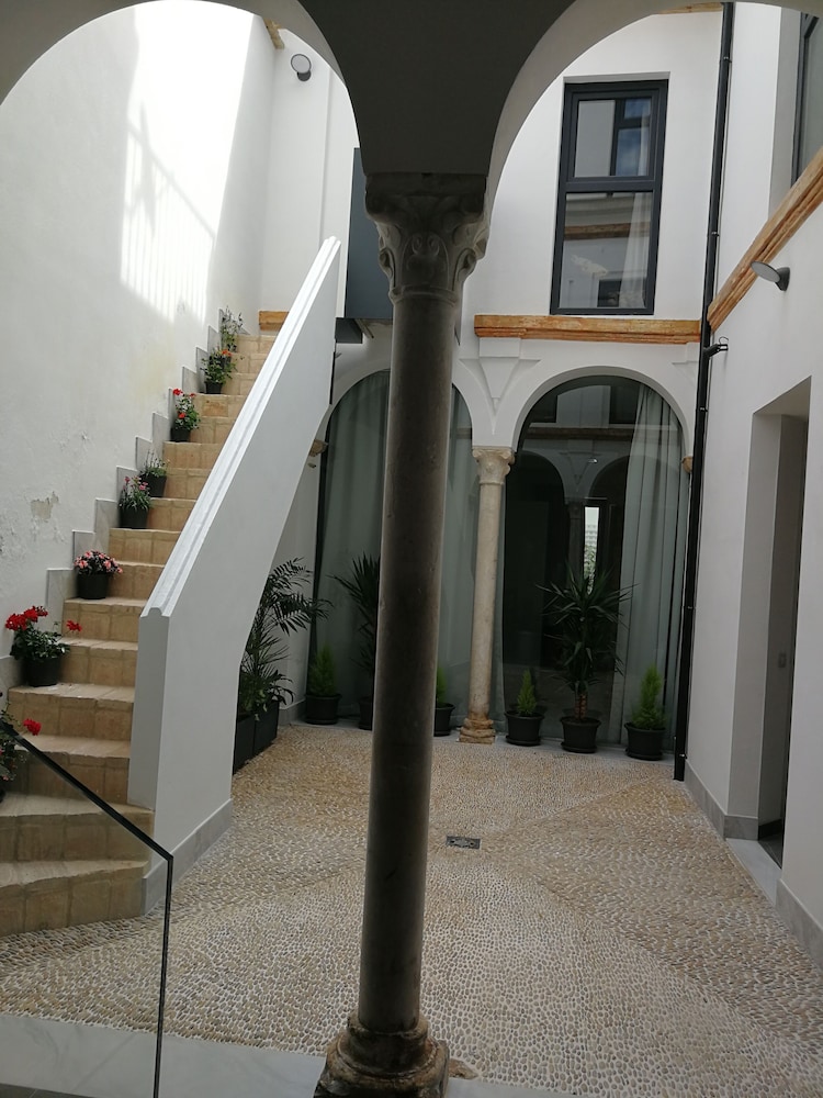 Patio de la Escalera, Santiago