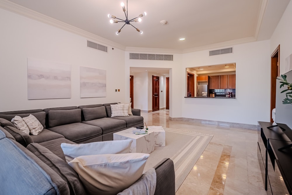 Fairmont South Residence 412