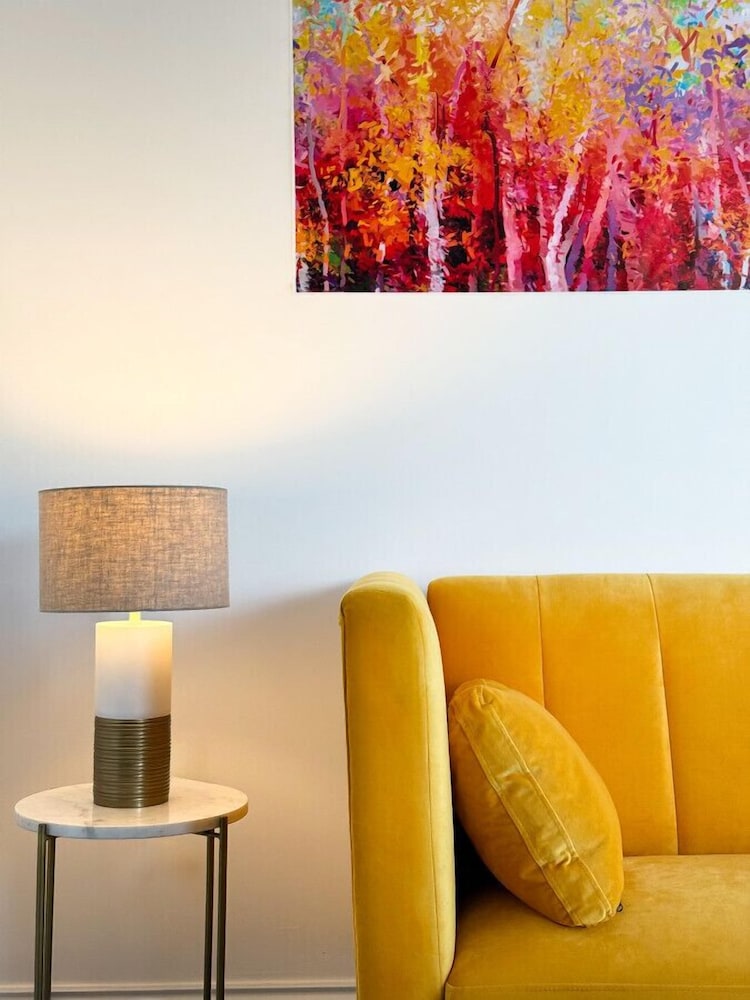 Elegant Spacious Luxury 2 bed Apartment Sleeps 6