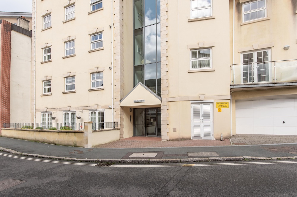 Modern 2-Bed Flat In Tavistock Centre