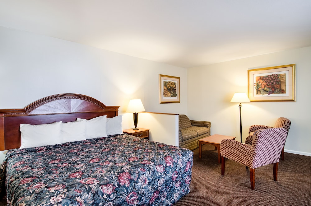 Econo Lodge Inn & Suites view 5