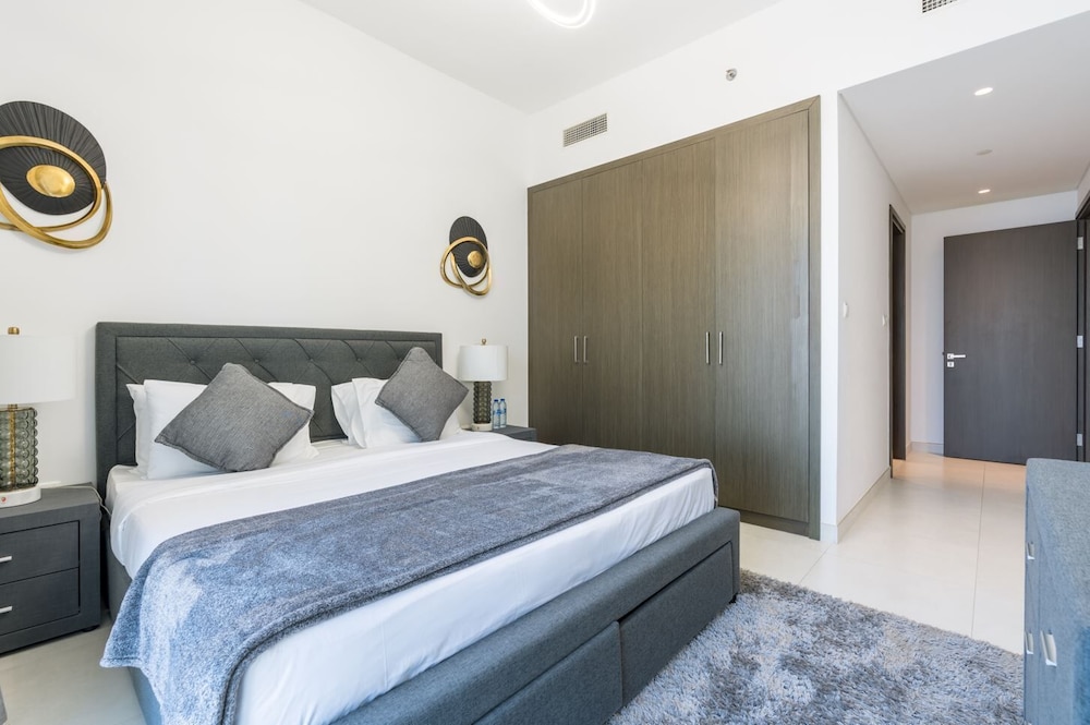New! Luxurious Living Dubai Creek Balcony & View